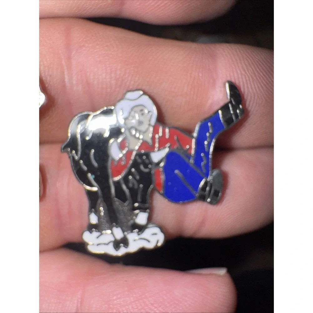 2pcs Vintage Rodeo Cattle Wrestler Cowboy Pins Buying Two